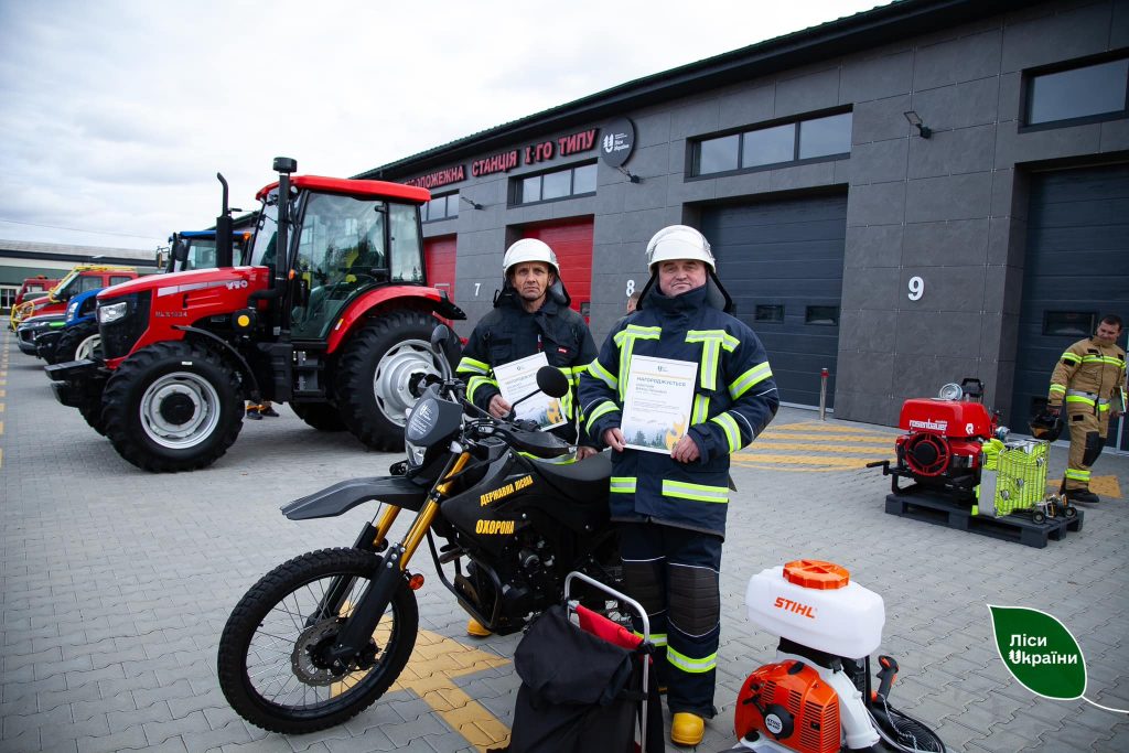 Понад 500 співробітників лісової охорони отримають відзнаки та премії за героїчну боротьбу з лісовими пожежами в низці регіонів