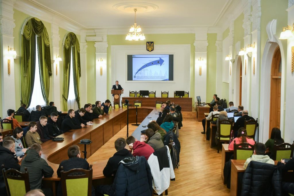 Запрошуємо на роботу випускників лісівничих навчальних закладів!