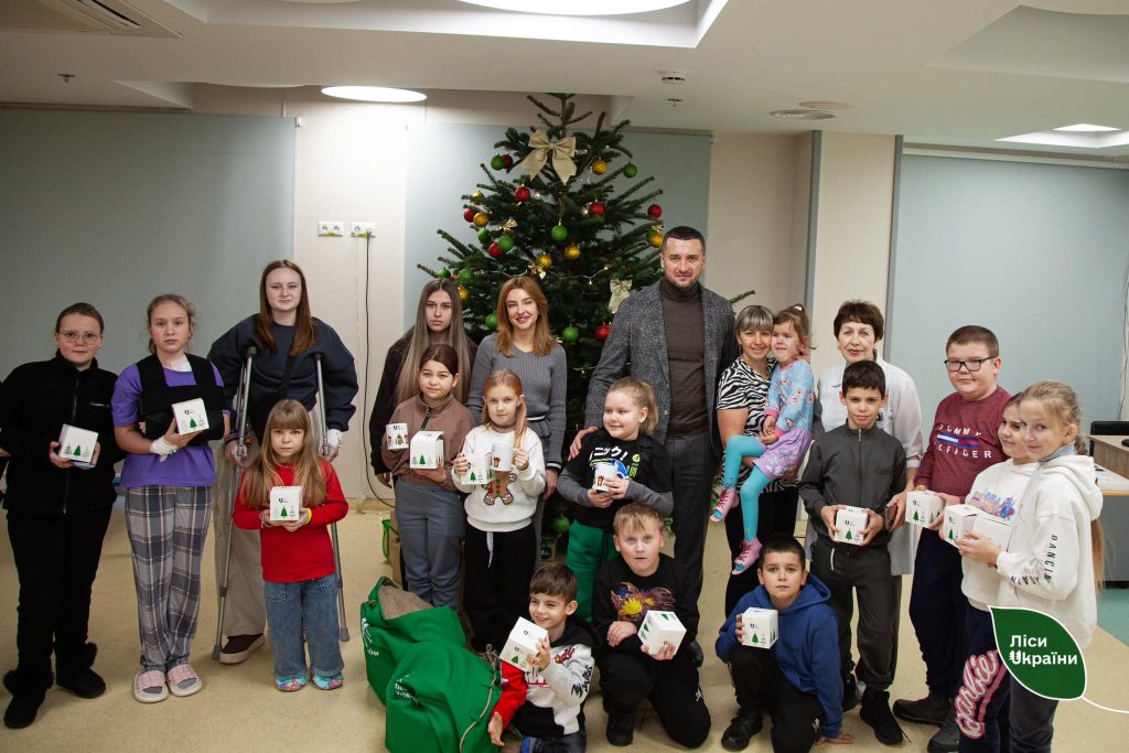 “Напередодні Дня Святого Миколая завітали до маленьких пацієнтів НДСЛ Охматдит”, – генеральний директор Юрій Болоховець.