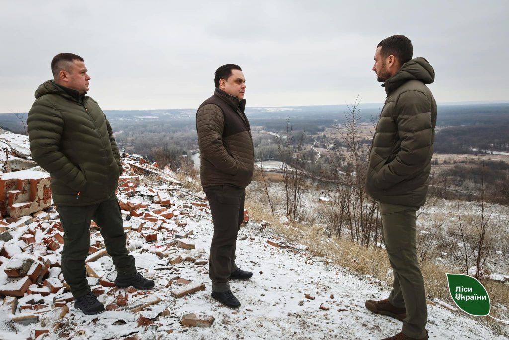 “Три держлісгоспи з Харківщини – Вовчанський, Куп’янський та Ізюмський –  приєднуємо до ДП “Ліси України”, – генеральний директор Юрій Болоховець