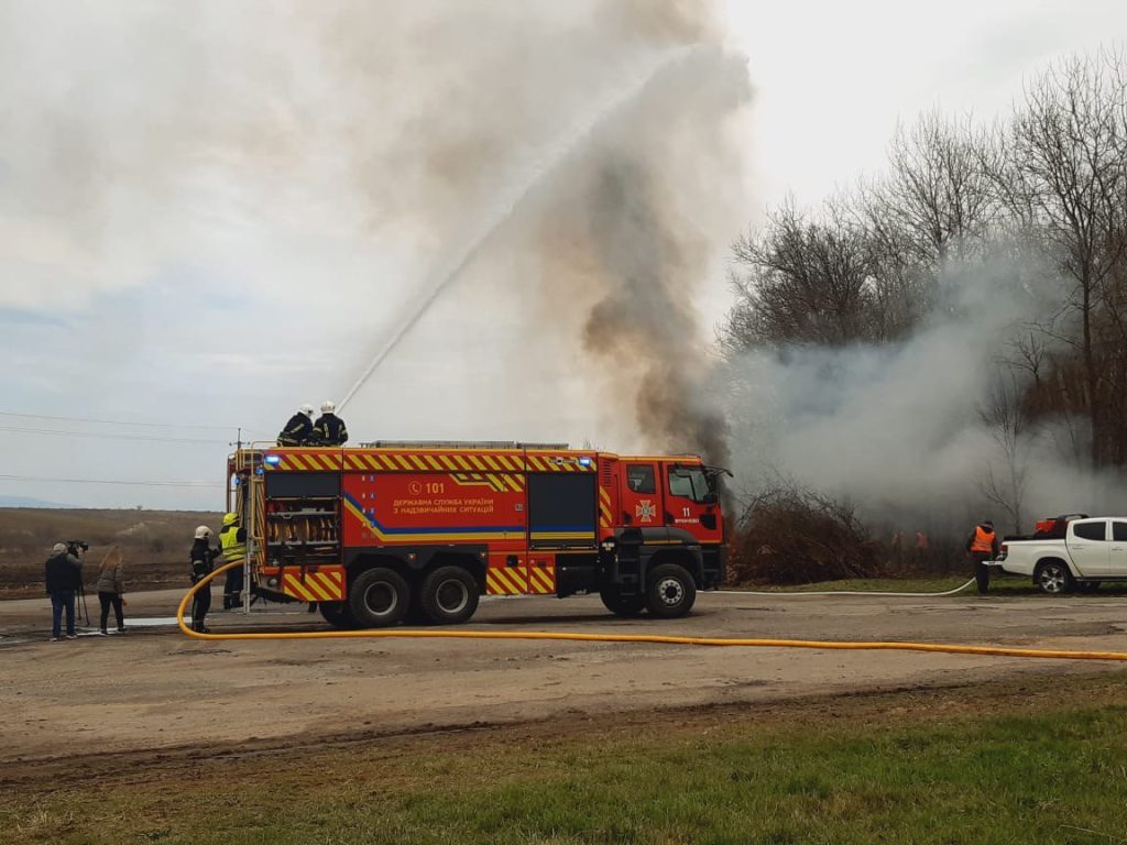 До пожежонебезпечного періоду готові: на Закарпатті лісова охорона відпрацювала навички гасіння великої лісової пожежі ?