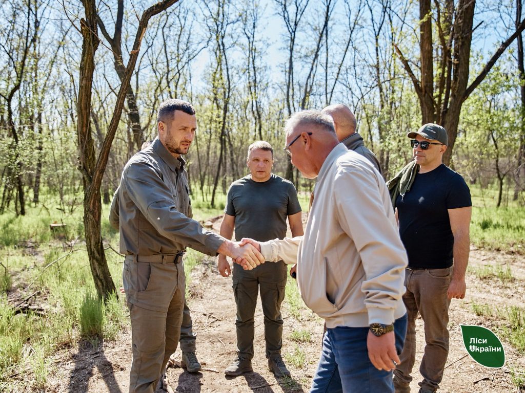 “Зона бойових дій наблизилась до декількох наших лісництв на Дніпропетровщини і Запоріжжі”, – генеральний директор Юрій Болоховець.