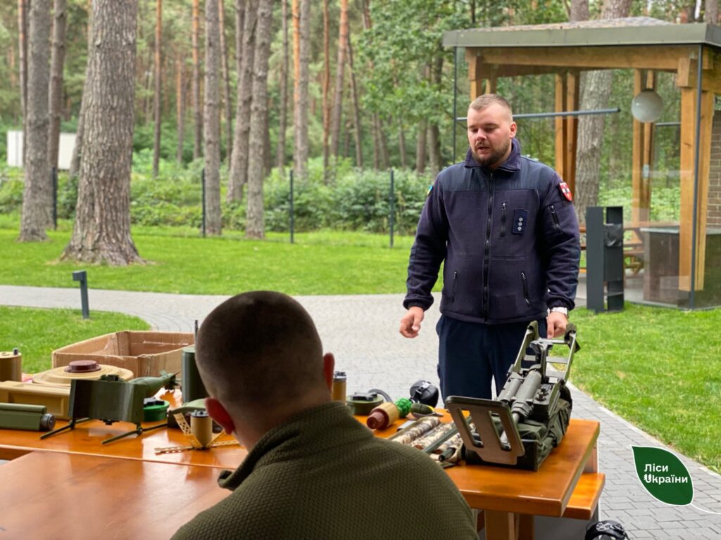 У надлісництвах Волині та Рівненщини ДП «Ліси України» тривають тренінги з підвищення навичок виявлення та поводження з вибухонебезпечними предметами