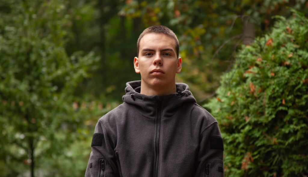 “Я не планую виїжджати, а хочу продовжити лісівничу справу загиблого на війні батька”, – говорить студент 1 курсу НУБіП  Олександр Мироненко