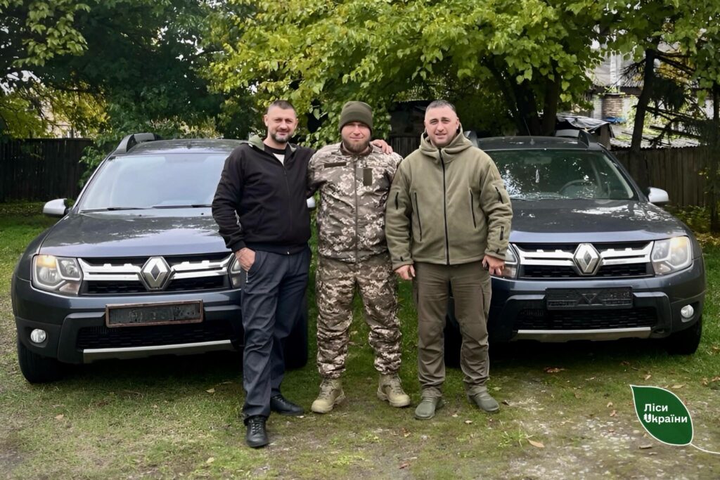 ДП “Ліси України” передало декілька кросоверів Renault Duster для потреб ЗСУ