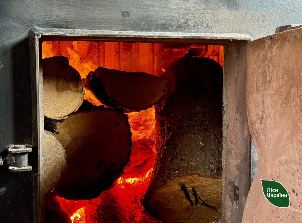 ДП «Ліси України» забезпечує заклади соціальної сфери теплом