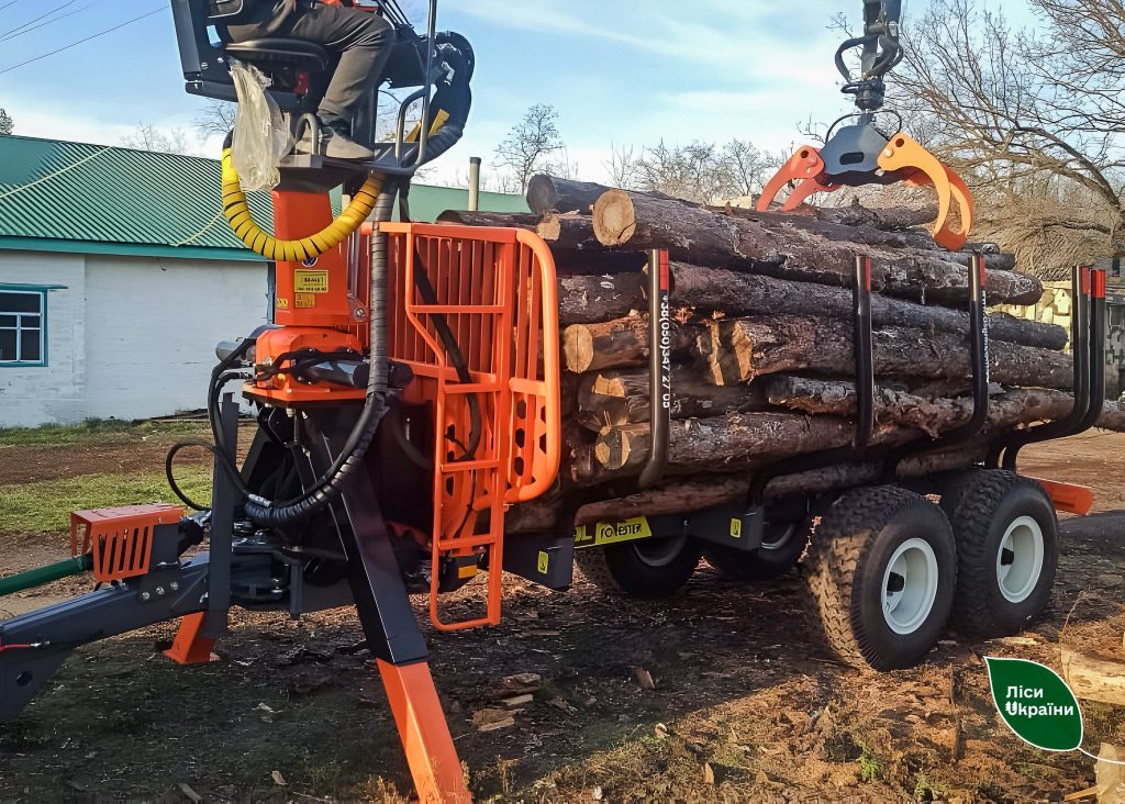 Філія “Східний лісовий офіс” отримала нову техніку для заготівлі та транспортування деревини