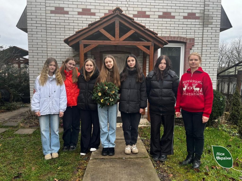 Виготовляли різдвяні вінки та шпаківні, підготували корм для тварин та побували на ялинковій плантації