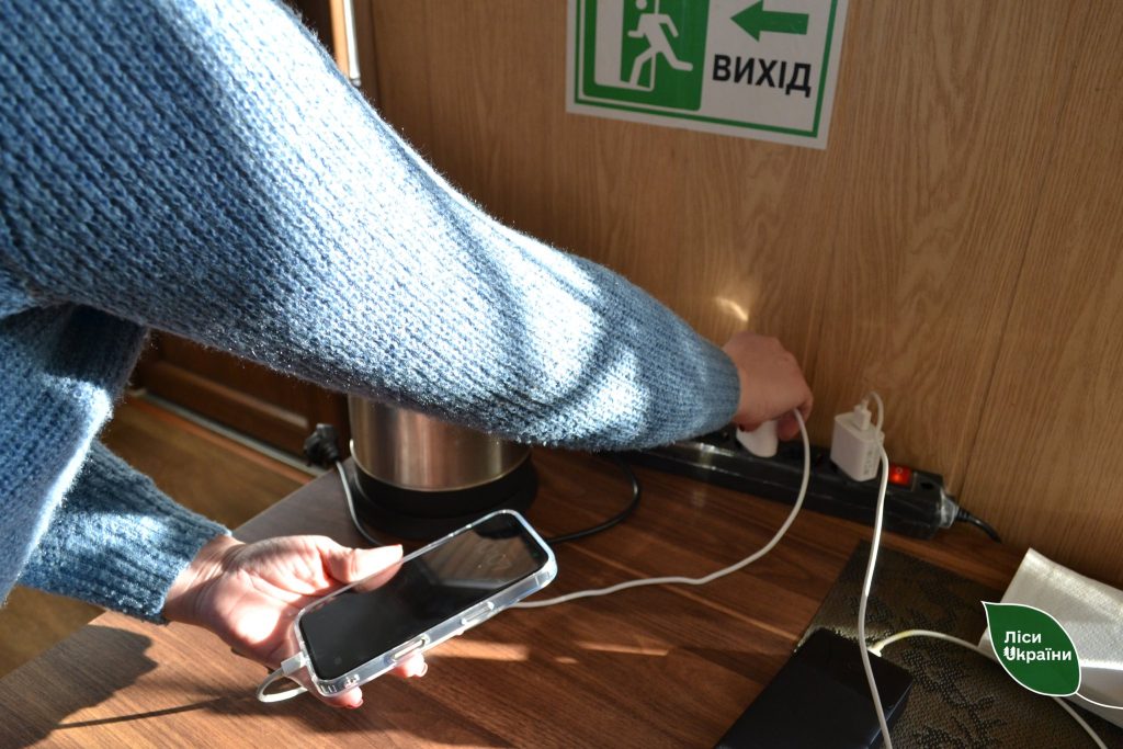 ДП “Ліси України” розгортає пункти підтримки: зарядити телефони та зігрітися можна в лісництвах