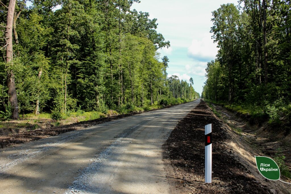 11 лісових доріг з твердим покриттям буде збудовано у філії “Столичний лісовий офіс” в 2026 році!