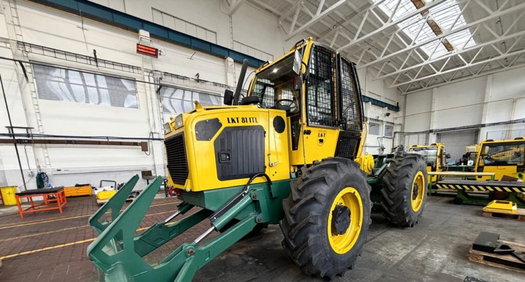 Цьогоріч у межах інвестплану ДП «Ліси України» укладено договір на постачання 11 трелювальних тракторів (скідерів) для філії “Карпатський лісовий офіс”