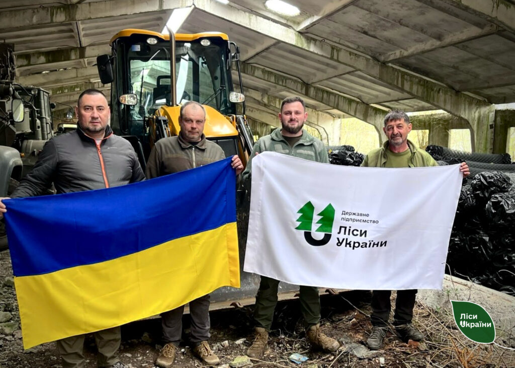ДП “Ліси України” передало декілька екскаваторів для підрозділів 15-го армійського корпусу