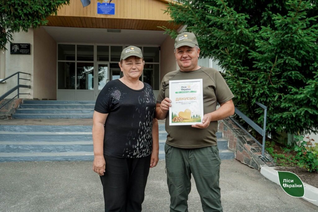 Даруємо тепло: ДП «Ліси України» допомагає навчальним закладам на Житомирщині підготуватися до зими