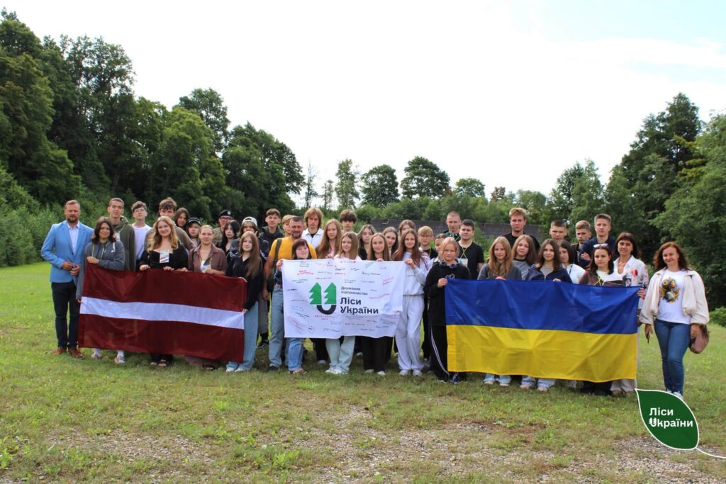 У Латвії завершився перший табір для дітей українських воїнів-лісівників