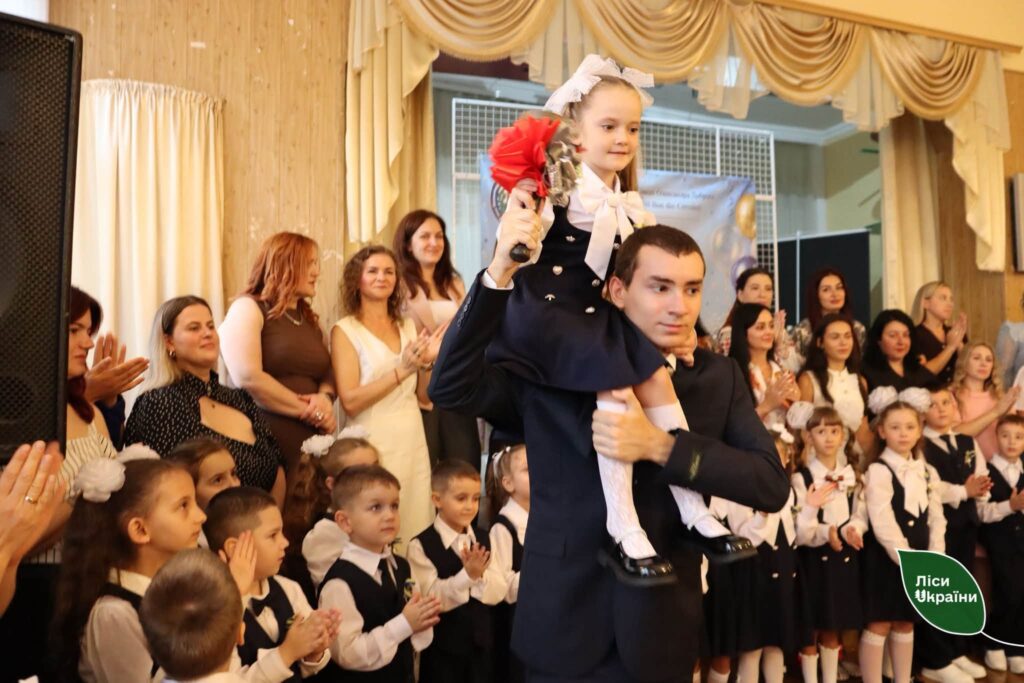 ДП «Ліси України» допомогло підготувати до школи дітей із багатодітних родин