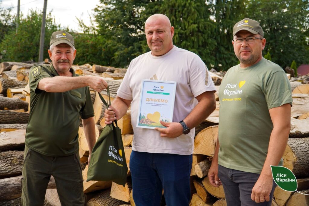 «Співпраця з «Лісами України» — це гарантія, що діти навчатимуться у теплі»: розповідаємо, як підприємство забезпечує дровами навчальні заклади по всій країні!